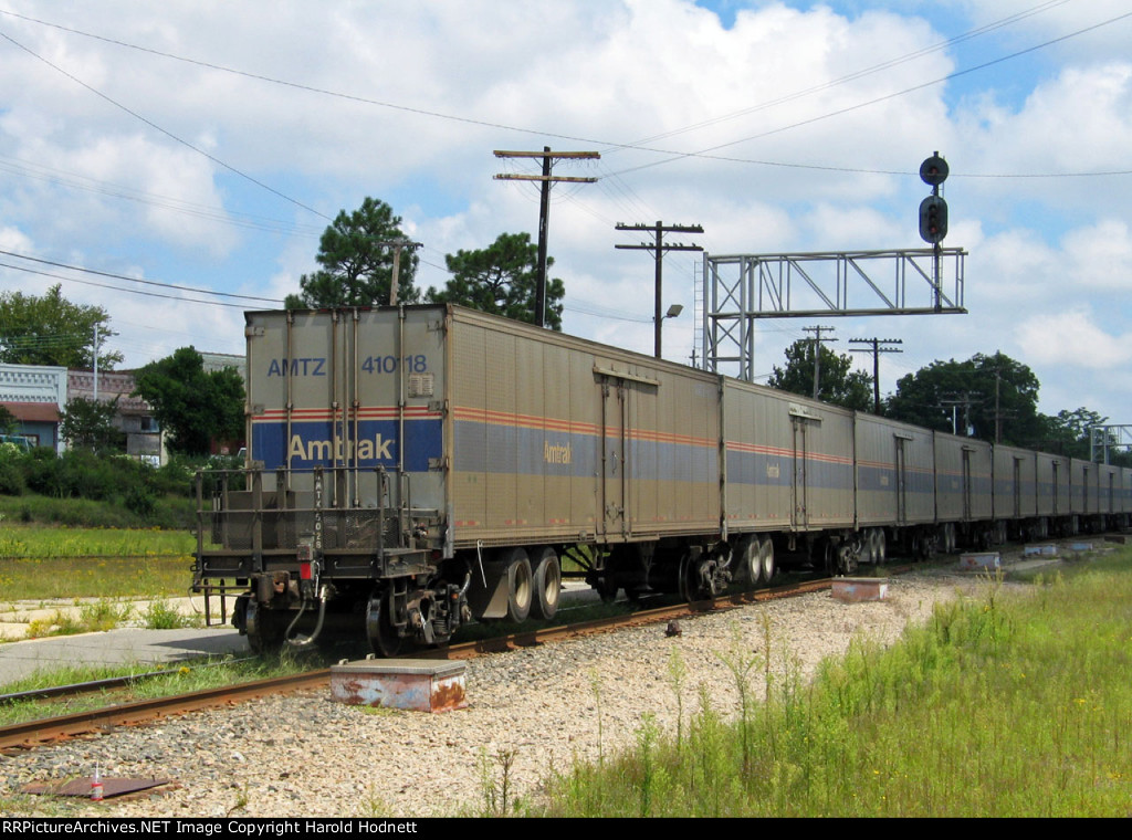 AMTZ 410118 is the last of a string of RoadRailers on train P092-25